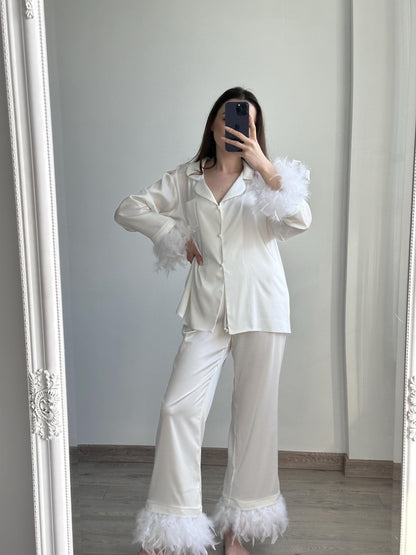 Ivory Bridal Pajamas with Feathers and belt,Bachelorette Pajamas,bride Party Pajamas, Pajamas Getting Ready,Bridal Morning,Bridesmaid Pajama